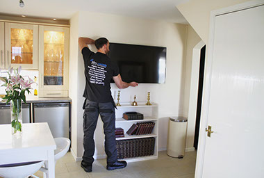 tv wall mounting Swindon   